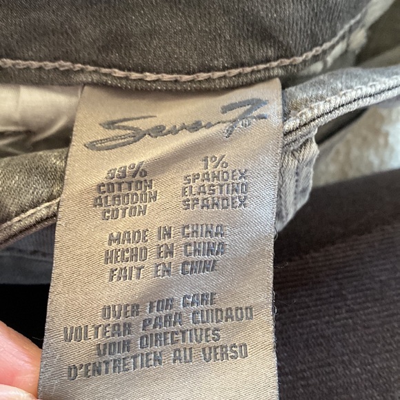 Seven7 | Ankle Skinny Derstroyed/ Embroidered Jeans w/ Shark bite hem - Picture 8 of 12